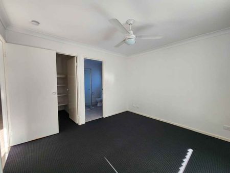 38 Piccadilly Street Bellmere - Photo 4