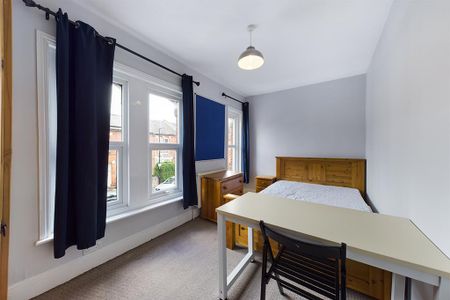 4 bedroom terraced house to rent - Photo 4