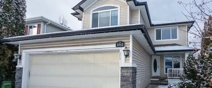 5 bedrooms + Den House with finished basement & AC & Heated Garage in Rutherford | 1042 Rutherford Place Southwest, Edmonton - Photo 1