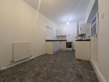 2 bedroom end of terrace house to rent - Photo 4