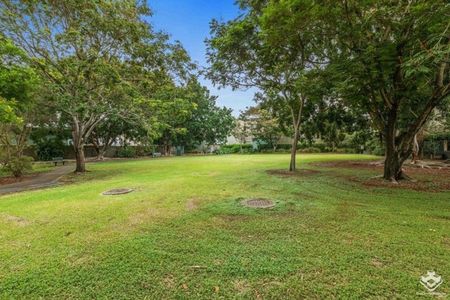 Contemporary Apartment - Secure Access - Photo 3