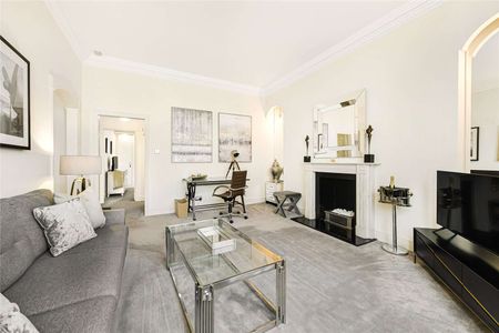 A beautifully presented first floor one bedroom apartment (with lift) in the heart of Knightsbridge neutrally decorated in contemporary style with superb storage throughout. - Photo 3