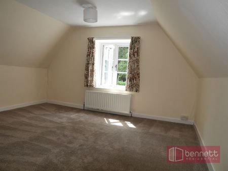 £1,000 PCM - Photo 4