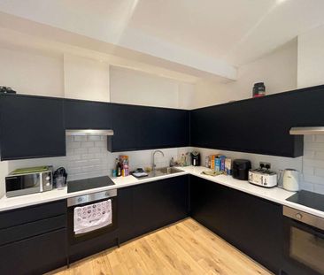 Links Road Room 1 - Photo 2