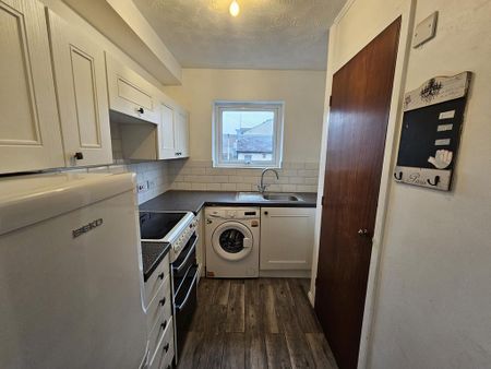 1 bedroom flat to rent - Photo 2