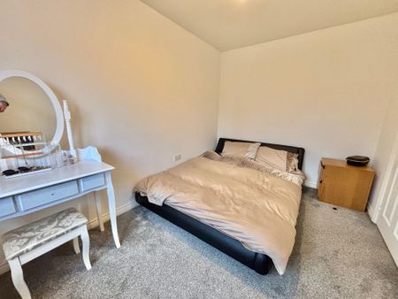 Broome Way, Galley Common, CV10 - Photo 3