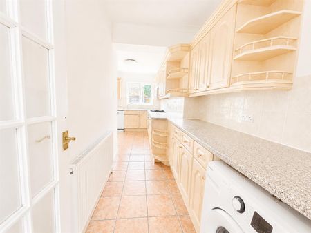 Chestnut Road, Enfield EN3, London - Photo 3