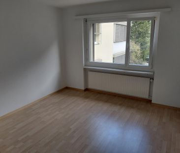 Frisch renovierte 3.5-Zimmerwohnung, ruhig und in Bahnhofsnähe - Foto 2