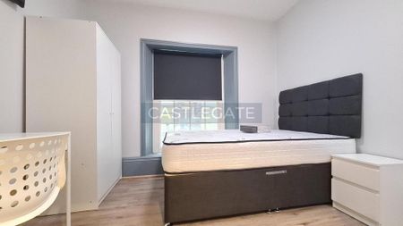 1 bedroom in a flat share to rent - Photo 3