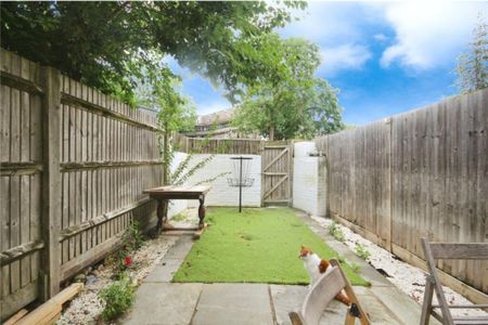 1 bedroom in a house share to rent - Photo 3