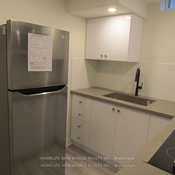 For Lease - 11 Peninsula Crescent, Richmond Hill, Ontario - Photo 1