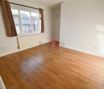 2 bedroom end of terrace house to rent - Photo 3