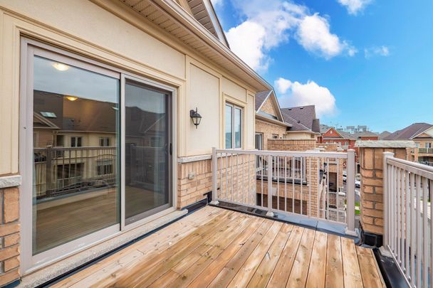 For Lease - 505 Dundas Street, Oakville, Ontario - Photo 1