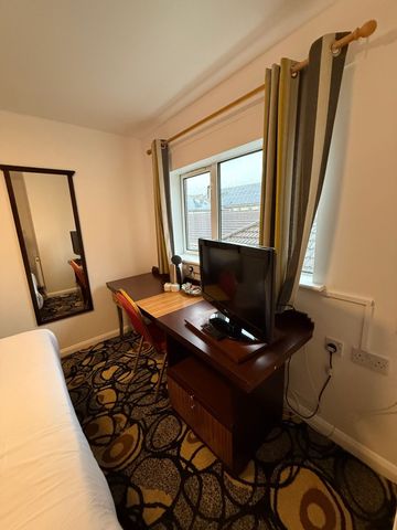 Room 203, SimplyStay Lincoln Road, Skegness, Lincolnshire, PE25 2EA - Photo 4