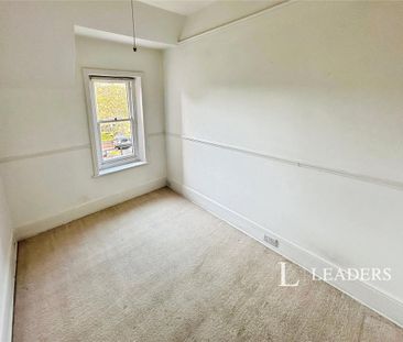 3 bedroom flat to rent - Photo 1