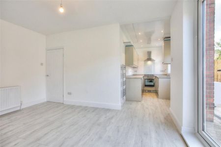2 bedroom flat to rent - Photo 4