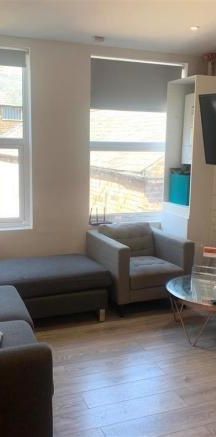 1 bedroom in a house share to rent - Photo 1