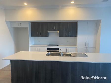Modern Townhouse Living by the Shoalhaven River - Photo 5