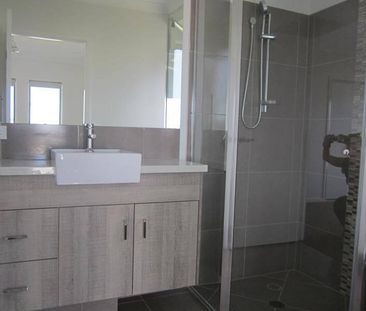 Executive Home with Fully Ducted A/C - Photo 2