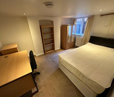6 bedroom terraced house to rent - Photo 2