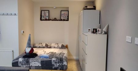 Studio to rent - Photo 2