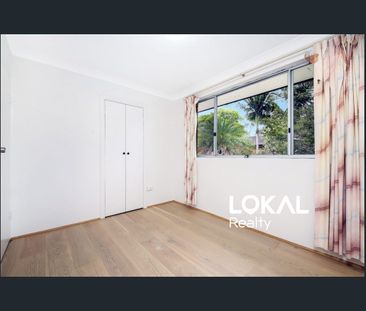 Full Brick Corner Townhouse in Prime & Convenient Location - Photo 2