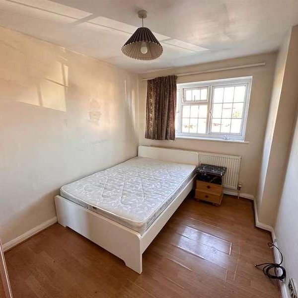 Lime Grove, Hayes, UB3 - Photo 1