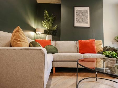 Uk Award Winning, exceptionally high standard, design-led, immaculate, quiet but friendly & sociable shared home in prime location, close to Chester City Centre, transport, good shops and leisure. Room 1 - Photo 3