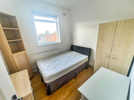 4 bedroom end of terrace house to rent - Photo 4