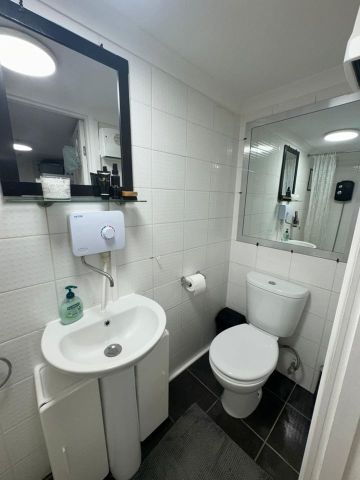 Studio Flat, Burnley Road, NW10 - Photo 2