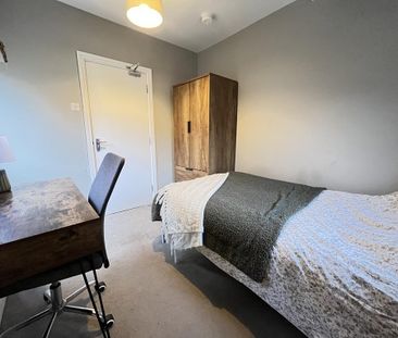 6 bedroom terraced house to rent - Photo 4