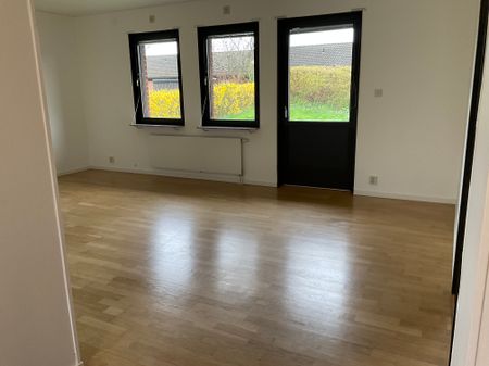 Gustav Nilssons väg, Tomelilla - Photo 3