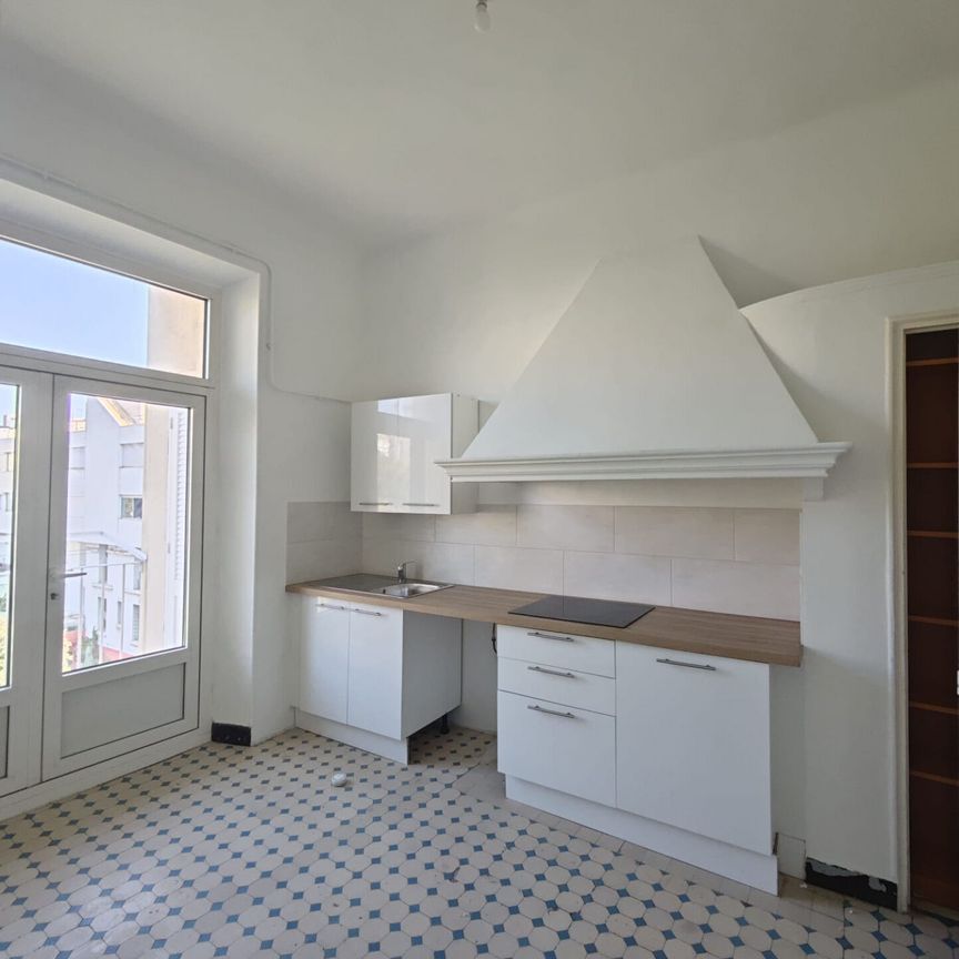 Appartement 5 pièces 181m2 MARSEILLE 8EME 2 300 euros - Photo 1