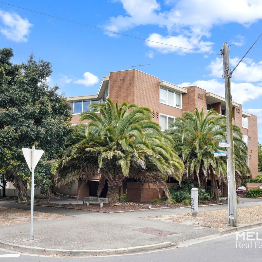 BAYSIDE LIFESTYLE MOMENTS FROM THE BEACH - UNFURNISHED - Photo 1