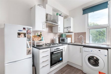 Streatham High Road, Streatham Station, SW16, London - Photo 5