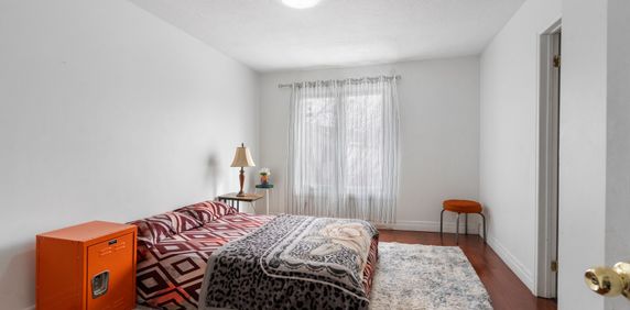 For Lease - 127 Fanshawe Drive, Brampton, Ontario - Photo 2