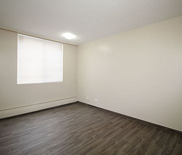 140 10 avenue SW, Calgary - Photo 1