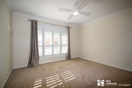 SPACIOUS FAMILY LIVING IN SOUTH MUDGEE - Photo 5
