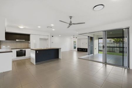 Stylish Coastal Living in Little Mountain - Photo 4