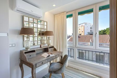 Plaza del Teatro, Málaga, Andalusia 29008 - Photo 3