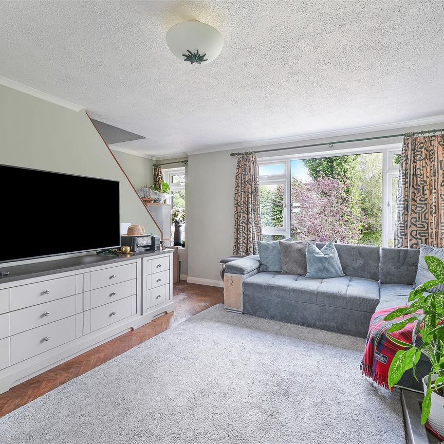 To Let 2 Bed Maisonette - Upper - Photo 1