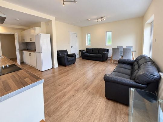 6 bedroom maisonette to rent - Photo 1
