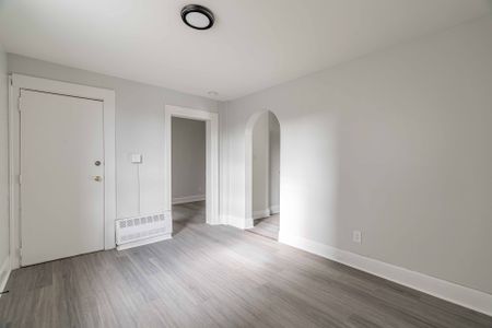 For Lease - 217 Hamilton Road, London East, Ontario - Photo 2