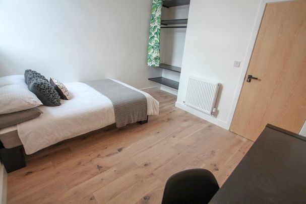6 bedroom flat to rent - Photo 1