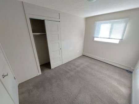 Beautiful 2 Bedroom Unit in Parkvale!! - Photo 3