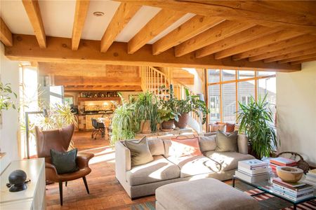 A beautifully presented 4-bedroom barn conversion with gated entrance and generous accommodation - Photo 4