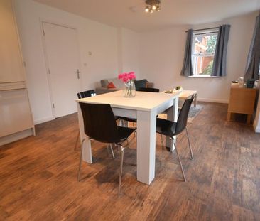 2 bedroom Flat To Let - Photo 5