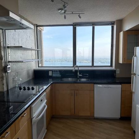 Harbourfront penthouse condo with spectacular views for rent - Photo 3