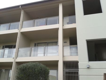 Spacious Second Level Apartment - Photo 2