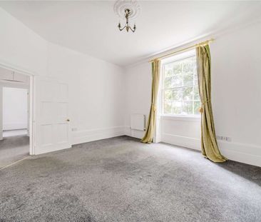 First floor period apartment in the city centre - Please Note: No P... - Photo 2